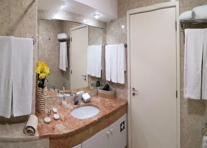 Rocha Varandas Lotus *