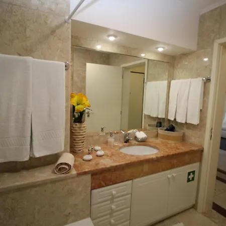 Апартаменти Rocha Varandas Lotus *