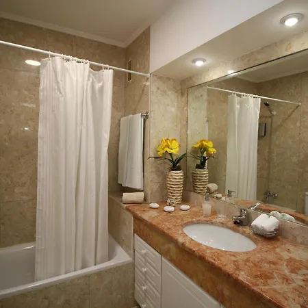 Апартаменти Rocha Varandas Lotus Портіман