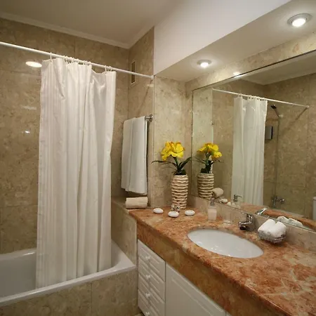 Rocha Varandas Lotus *