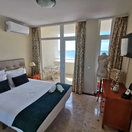 Rocha Varandas Lotus *